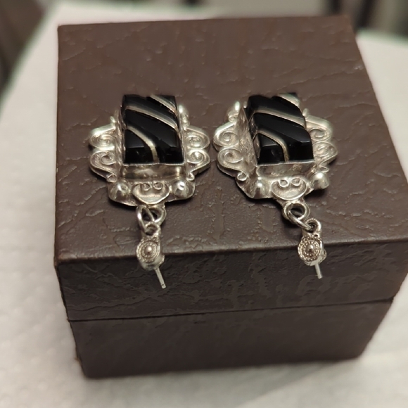 Elegant Vintage Black Onyx and Silver Earrings - Picture 8 of 8